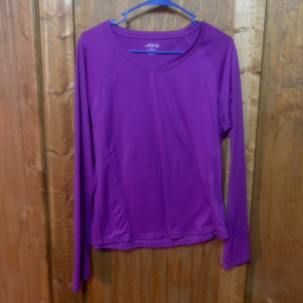 Women’s athletic long sleeve shirts